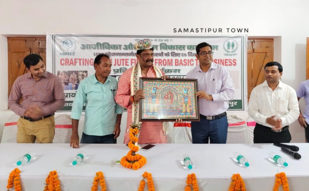 जूट हस्तशिल्प से महिलाओं को मिलेगा रोजगार, 90 दीदियां लेंगी प्रशिक्षण; जूट से बैग, टोकरियां, मैट व सजावटी सामान बनाने का दिया जाएगा प्रशिक्षण 1 IMG 20260901 WA0051