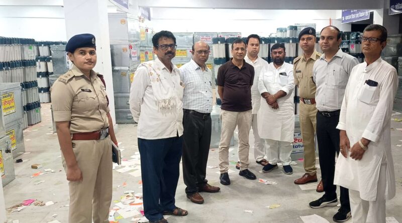 EVM-VVPAT गोदाम का डीएम-एसपी ने किया मासिक निरीक्षण; सुरक्षा व्यवस्था, CCTV और अग्नि सुरक्षा का लिया जायजा 1 IMG 20260903 WA0031