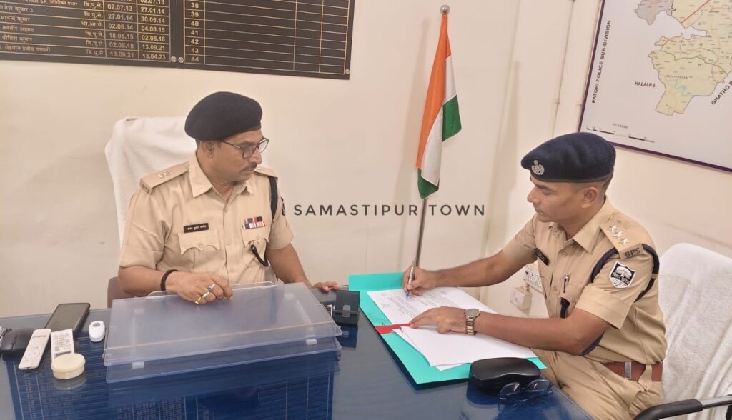समस्तीपुर सदर-1 के नए SDPO सतीश सुमन ने संभाला पदभार, निवर्तमान SDPO संजय कुमार पाण्डेय को समारोह में दी गई विदाई 1 IMG 20260903 WA0173