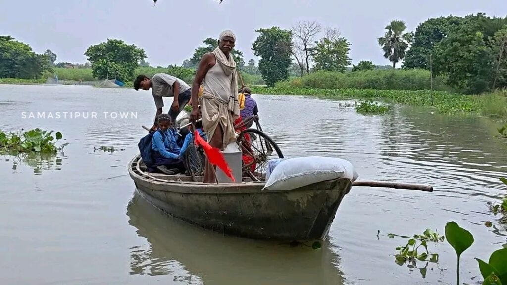 गंगा-बाया के उफान से विद्यापतिनगर के पंद्रह हजार आबादी पर गहराया संकट, मुख्यालय से सड़क संपर्क टूटा 1 IMG 20260906 WA0033 1