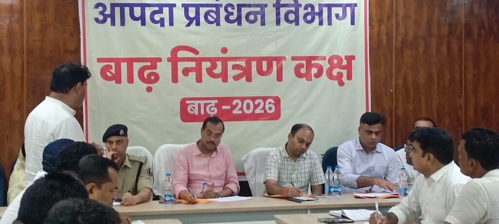 समस्तीपुर : बाढ़ राहत में लापरवाही बर्दाश्त नहीं, हर व्यवस्था की तय हो जिम्मेदारी; प्रभारी सचिव ने दवा, चारा व पॉलिथीन शीट का पर्याप्त स्टॉक रखने का दिया निर्देश 1 IMG 20260906 WA0076