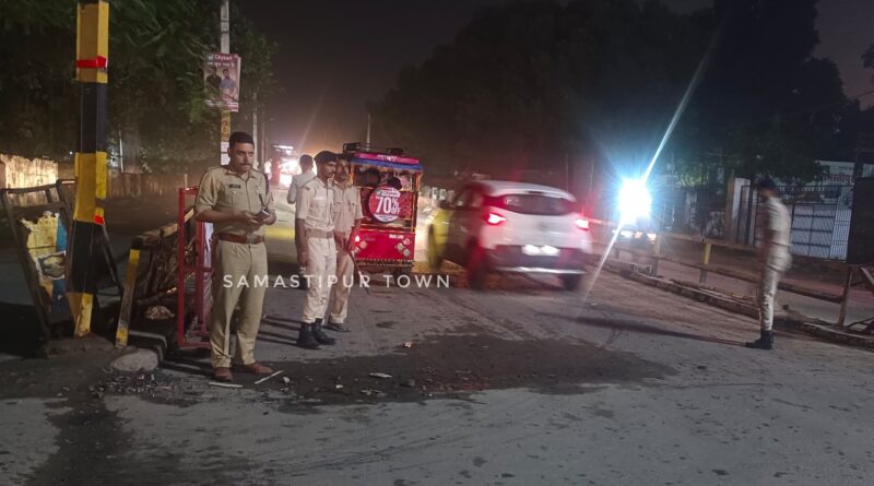 ओवरब्रिज पर वन-वे व्यवस्था खत्म, रात 9 बजे ट्रैफिक DSP ने हटावाया बैरिकेडिंग, ट्रक व खनन वाले भारी वाहनों की इंट्री पर फिलहाल रोक 1 IMG 20260906 WA0277