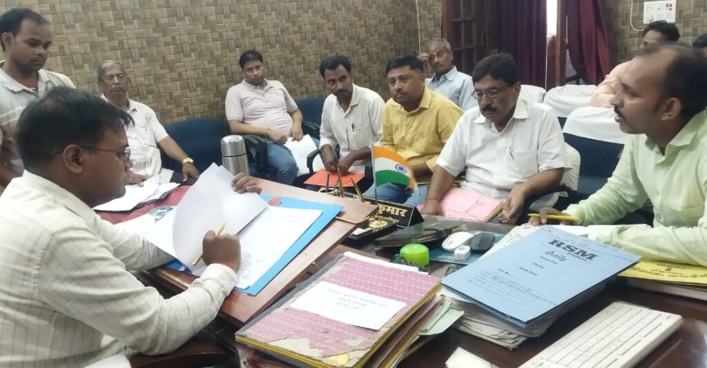 समस्तीपुर सदर SDO द्वारा भूमि विवाद जनसुनवाई में पांच मामलों का मौके पर निपटारा 1 IMG 20260909 WA0238