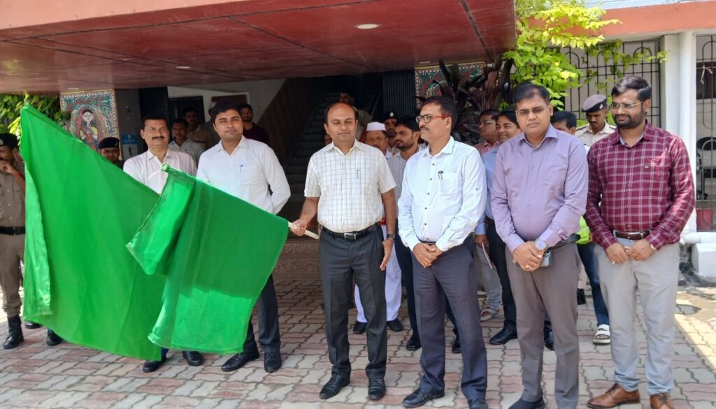11 तक चालान की 50 फीसदी राशि जमा करने पर लोक अदालत में जाने की जरूरत नहीं, राष्ट्रीय लोक अदालत को लेकर जागरूकता वाहन रवाना 1 IMG 20260910 WA0047