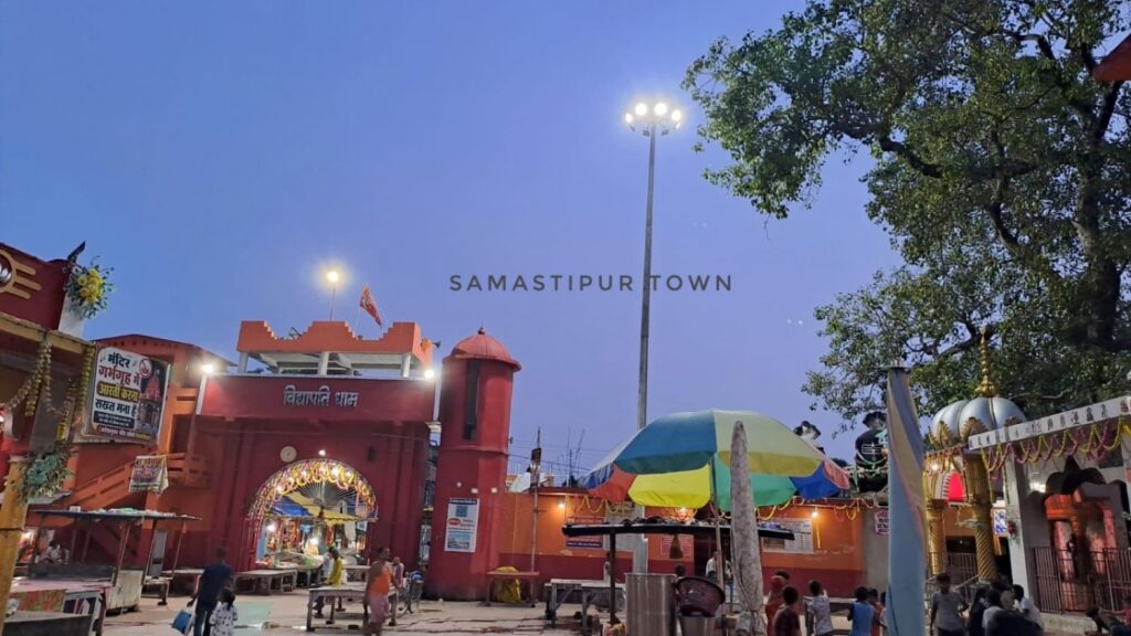 हाईमास्क लाइट से जगमगाया विद्यापतिधाम उगना महादेव मंदिर और राजा चौक 1 IMG 20260916 WA0097