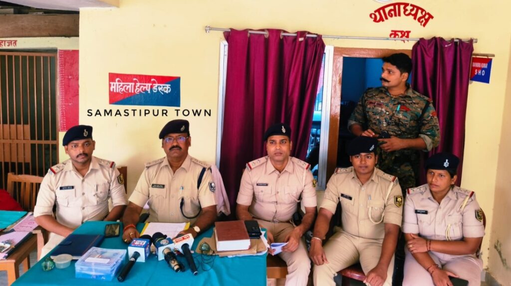 समस्तीपुर : मास्टरमाइंड बहू के द्वारा सास को लूटने के बाद ह'त्या की थी साजिश! पांच पन्नों की धमकी भरी पर्ची और तकनीकी साक्ष्य से खुला राज, एक गिरफ्तार 1 IMG 20260921 WA0055