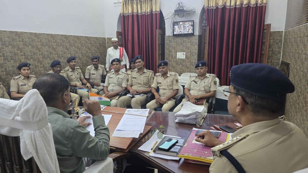 समस्तीपुर सदर SDO ने थानाध्यक्षों को विधि व्यवस्था दुरुस्त रखने का दिया निर्देश 1 IMG 20260922 WA0102