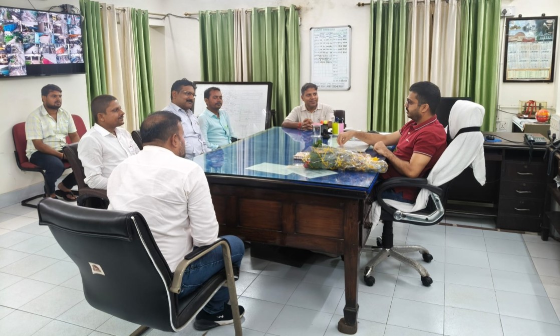 बोनस बढ़ोतरी समेत मांगों को लेकर रेलकर्मियों ने मनाया ध्यानाकर्षण दिवस; पुरानी पेंशन बहाली, निजीकरण रोकने और खाली पदों पर भर्ती की मांग 3 IMG 20260924 WA0005