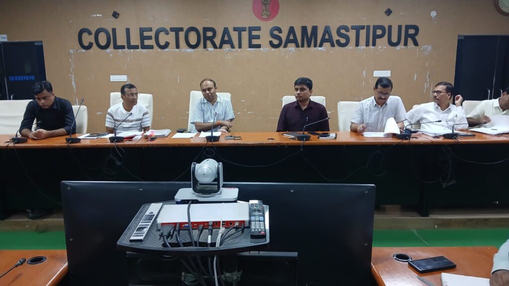 स्नातक-शिक्षक निर्वाचन के तैयारियों की डीएम ने विभिन्न कोषांगों के प्रभारी पदाधिकारियों के साथ की समीक्षा 1 IMG 20260925 WA0005