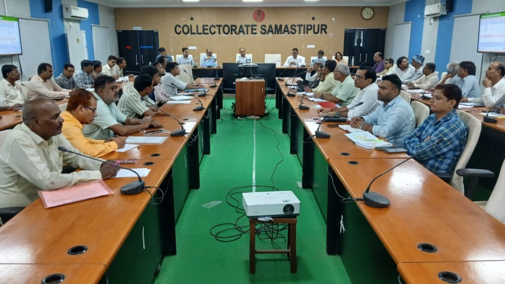 विद्यालयों में शिक्षकों और छात्रों की उपस्थिति पर रखें विशेष निगरानी, शिक्षा विभाग की समीक्षा बैठक में DM ने दिए निर्देश 1 IMG 20260925 WA0007