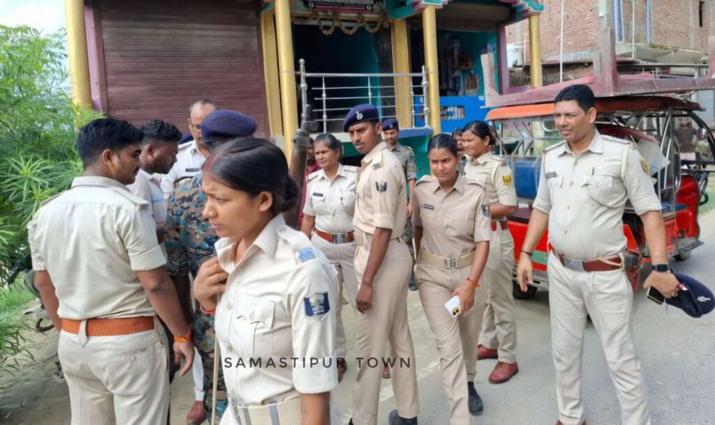 समस्तीपुर : ऑनर किलिंग मामले में दो वर्षों से फरार चल रहे आरोपी के घर पुलिस ने की कुर्की-जब्ती 1 app 17892881376aa65ec95da15 210004 1