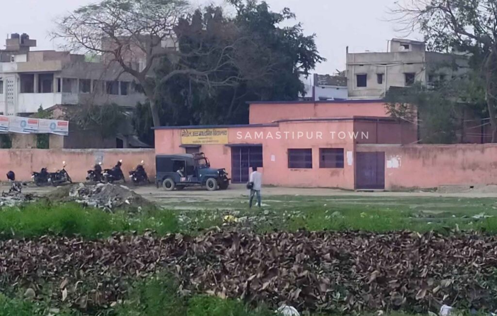 समस्तीपुर के 134 विद्यालयों की 7844 डिसमिल जमीन पर भू-माफियाओं का कब्जा, कहीं चल रहा प्रिंटिंग प्रेस तो कहीं हो रही खेती 1 FB IMG 1792127189178