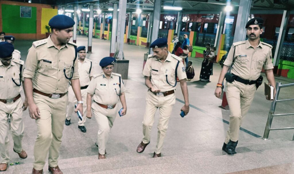 समस्तीपुर में रेल SP ने किया नवनिर्मित रेल DSP कार्यालय का उद्घाटन, पर्व के दौरान यात्रियों की संभावित भीड़ को लेकर विशेष सतर्कता बरतने का निर्देश 1 HUm lRXawAAXZDb