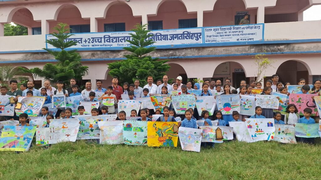 रंगों में सजे बच्चों के सपने, ‘मेरे सपनों का भारत’ चित्रकला प्रदर्शनी में दिखी प्रतिभा 1 IMG 20261005 WA0088