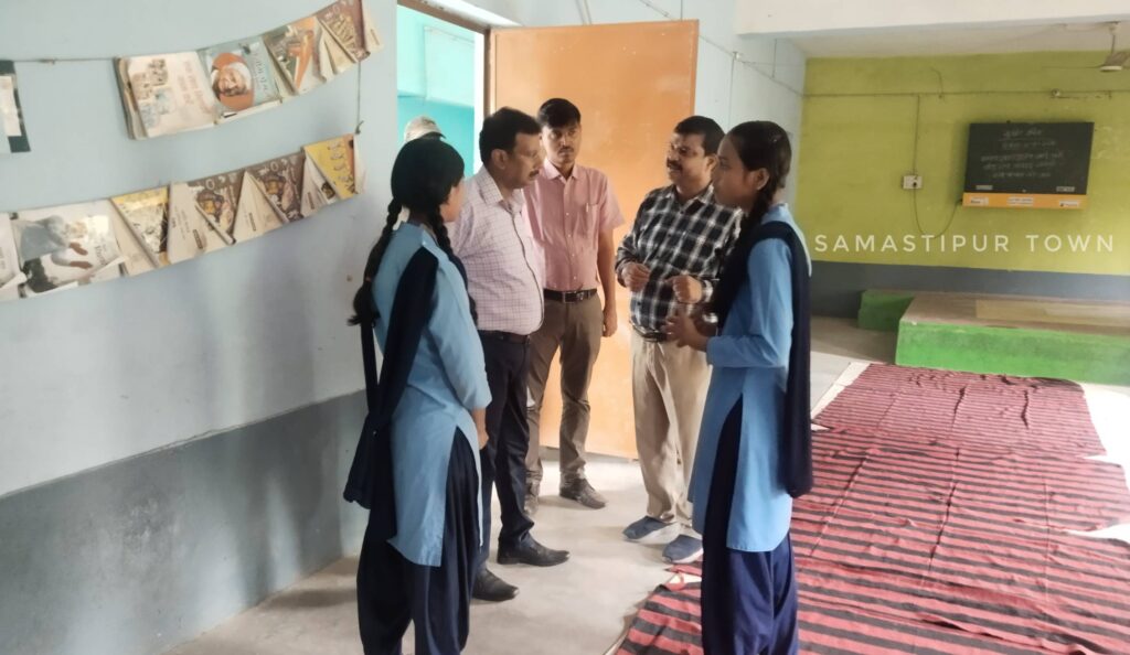 उत्क्रमित मध्य विद्यालय लगुनियां के नवाचारों की समस्तीपुर नगर आयुक्त ने की सराहना 1 IMG 20261016 WA0129