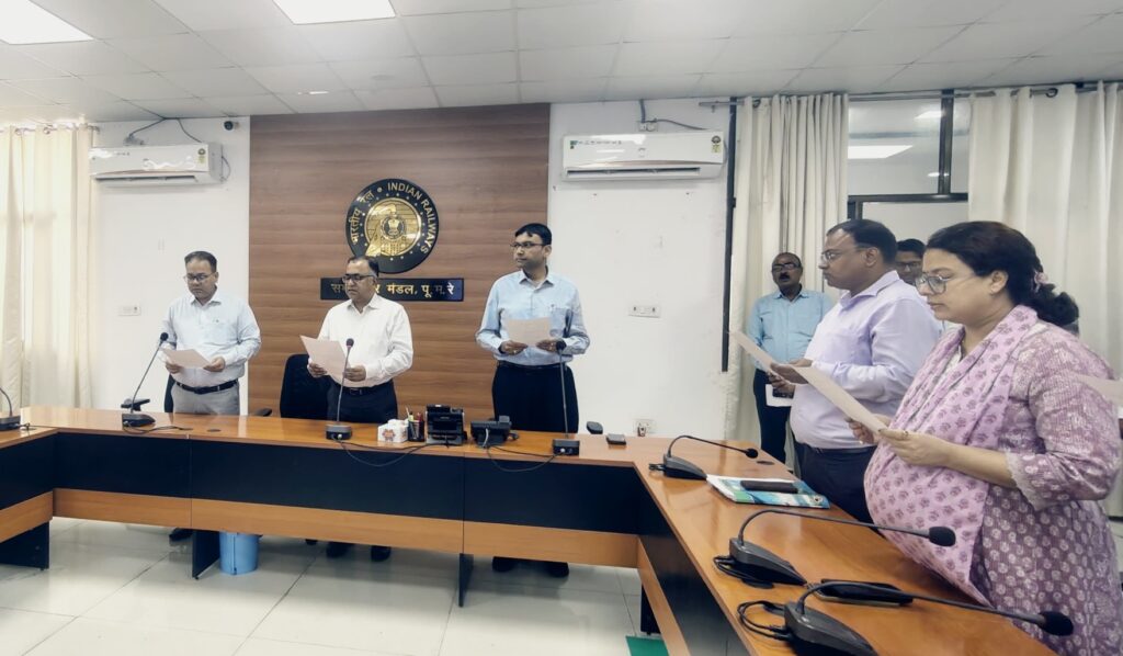 समस्तीपुर रेल मंडल में सतर्कता सप्ताह-2026 का आयोजन, DRM समेत रेलकर्मियों ने ली शपथ 1 IMG 20261026 WA0072