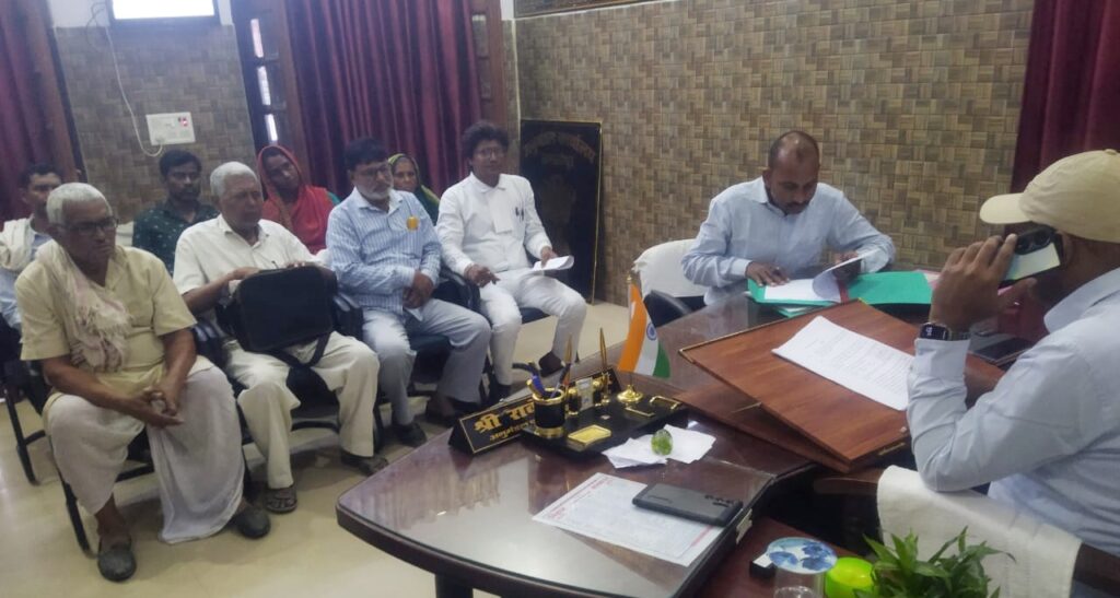 समस्तीपुर सदर SDO कार्यालय में भूमि विवाद के सात मामलों की हुई सुनवाई, पांच का हुआ निष्पादन 1 IMG 20261028 WA0048
