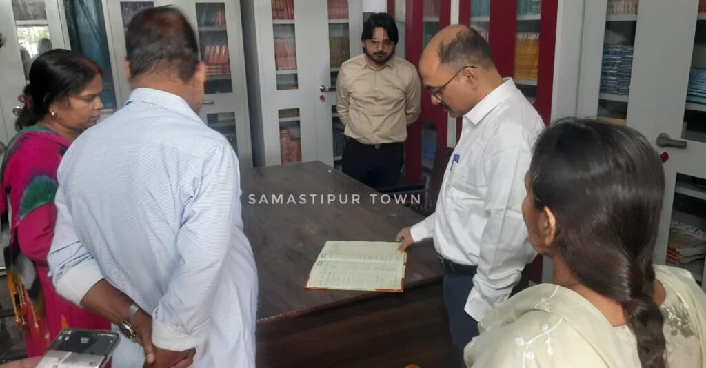 मॉडल स्कूल उच्च विद्यालय कर्पूरीग्राम का DEO ने किया औचक निरीक्षण, सुरक्षा व्यवस्था दुरुस्त करने का दिया निर्देश 1 IMG 20261030 WA0130